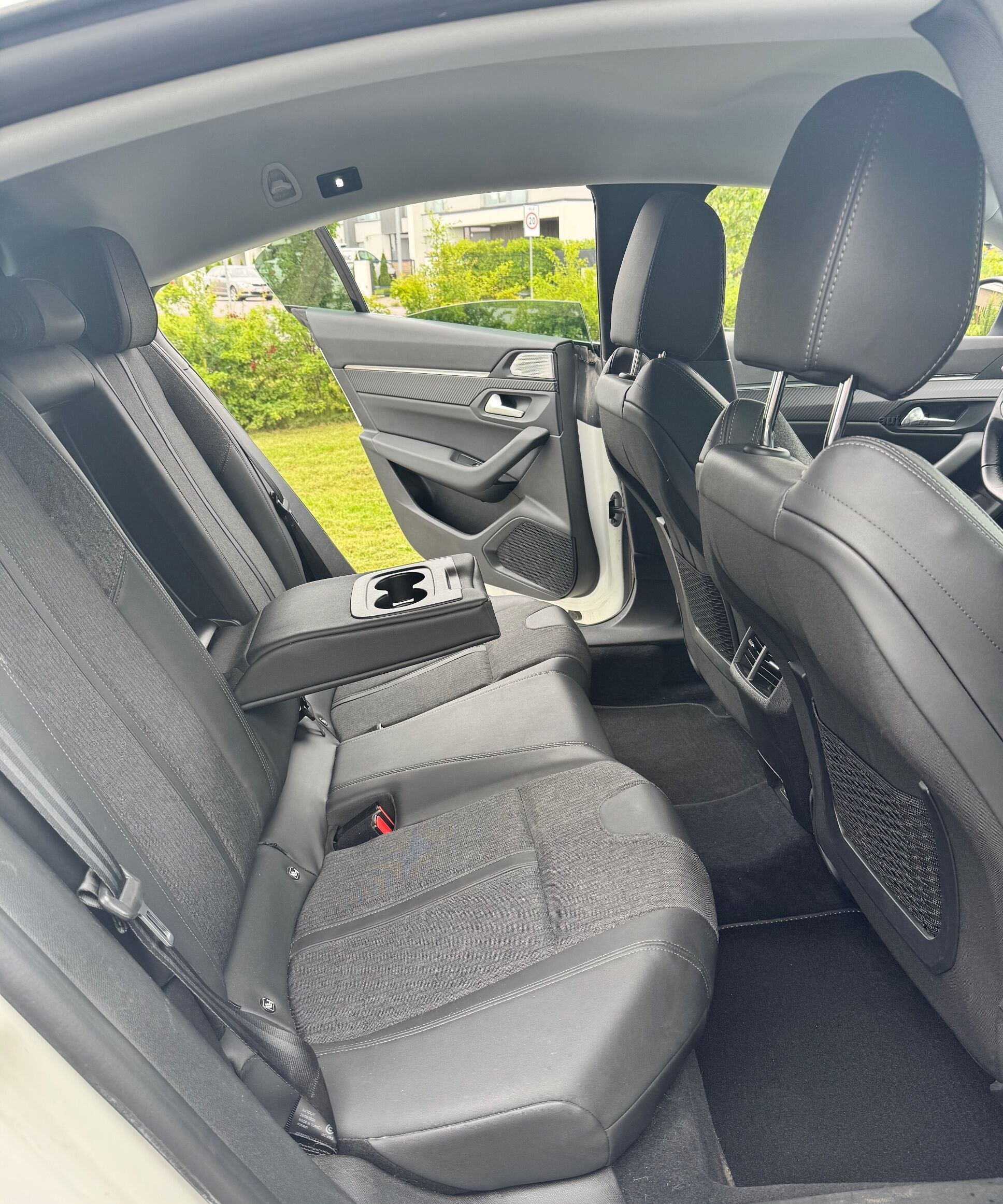 Peugeot 508 rear seats